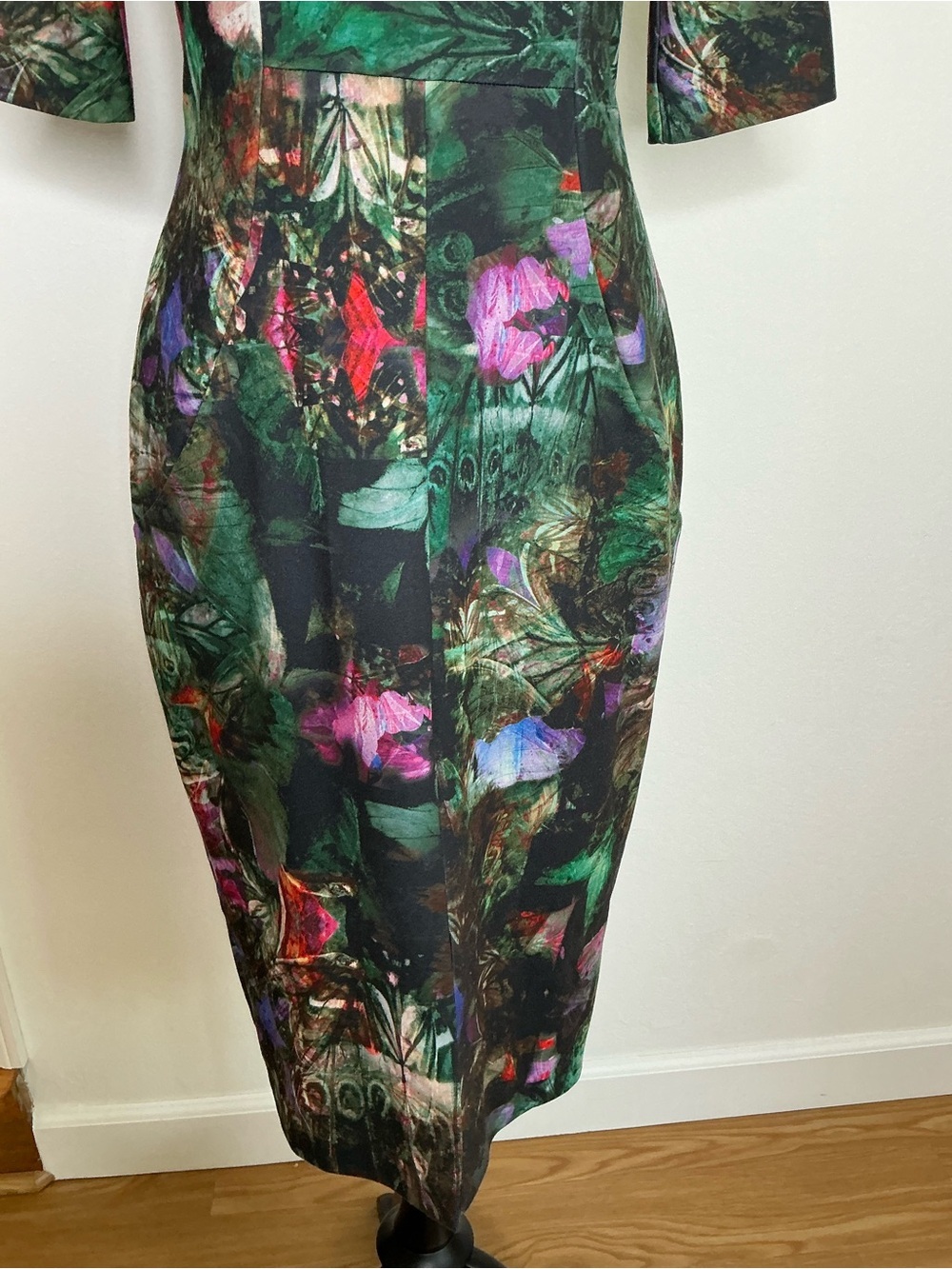 Ted Baker Floral Green Sheath Dress with V-Neck Size 3 - Picture 7 of 16